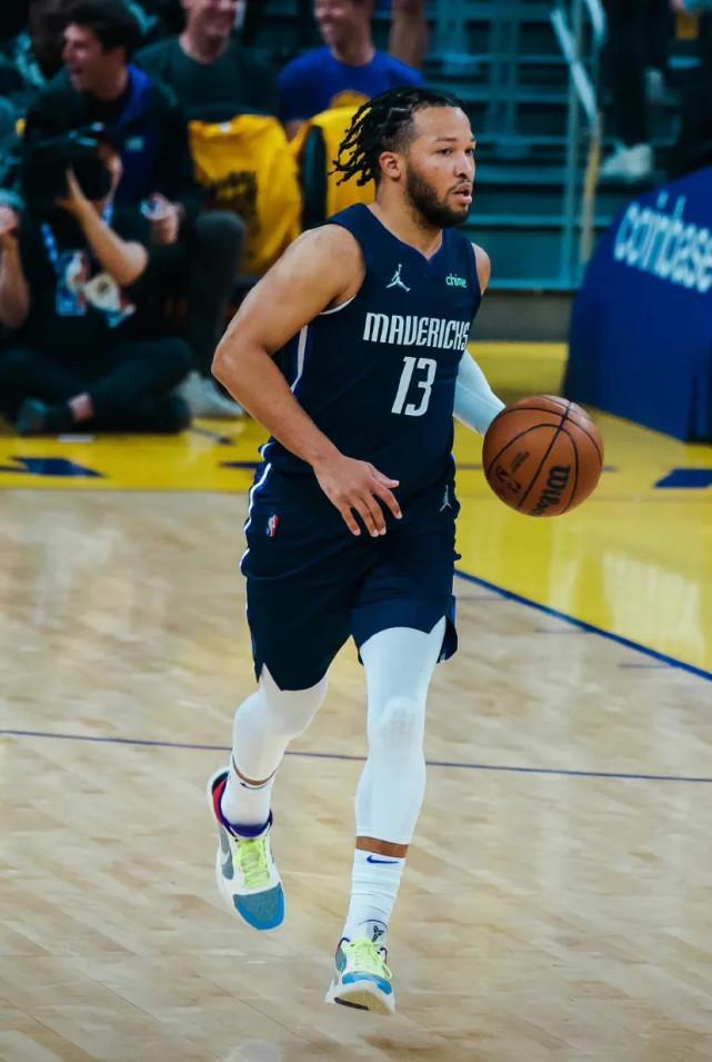 首周领先并 首周领先并