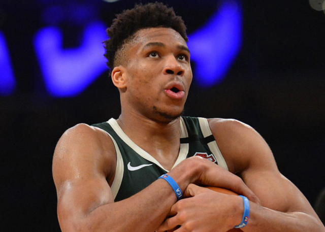 她用一次次 她用一次次